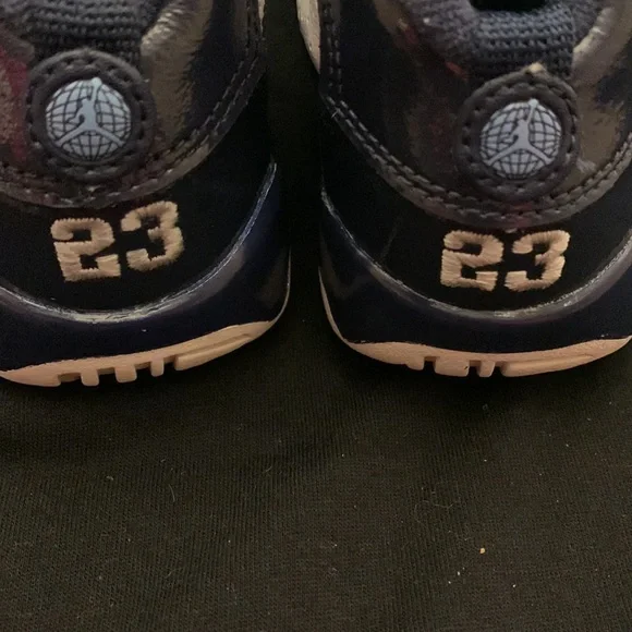 Boys Jordan’s - Picture 3 of 5